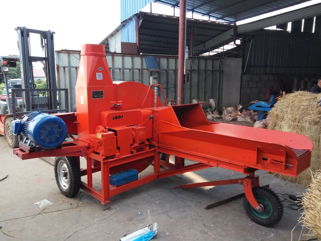 內(nèi)蒙古大型10噸鍘草機(jī)揉絲機(jī)視頻多少錢(qián)一臺(tái)？